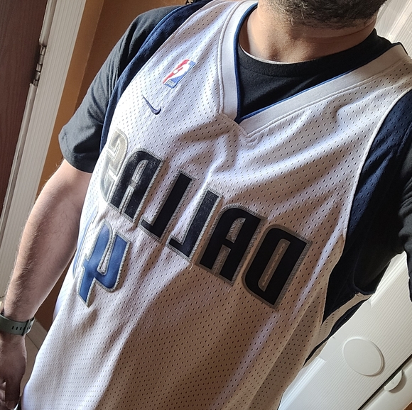 Dallas Mavericks Jersey - Picture 5 of 6